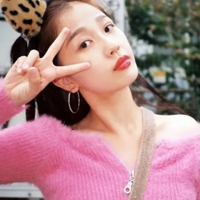 和红色中国人看电视